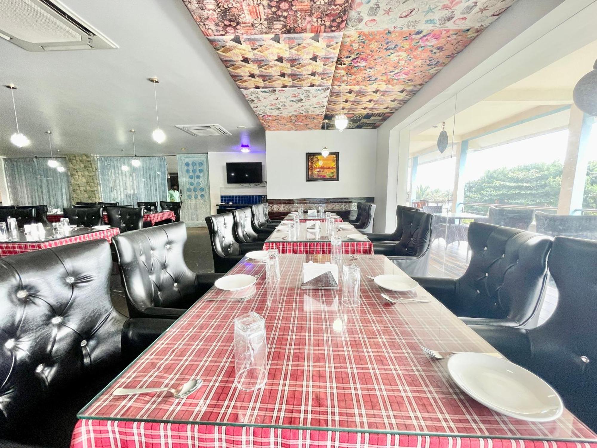 Hotel V-I Near Sea , Puri Private-Park -Gym-Spa Fully-Airconditioned-Hotel Lift-And-Parking-Facilities Breakfast-Included Exterior foto