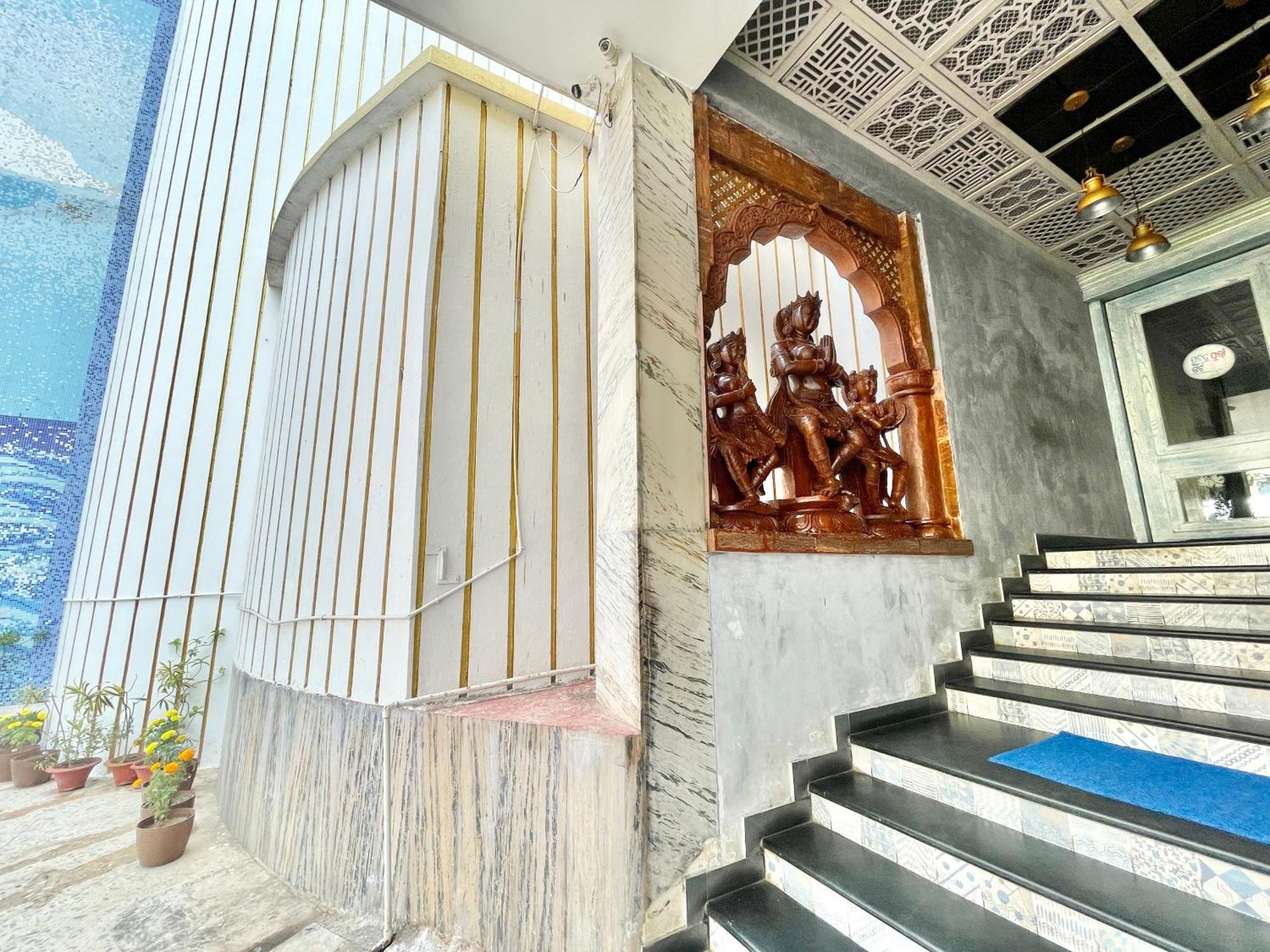 Hotel V-I Near Sea , Puri Private-Park -Gym-Spa Fully-Airconditioned-Hotel Lift-And-Parking-Facilities Breakfast-Included Exterior foto