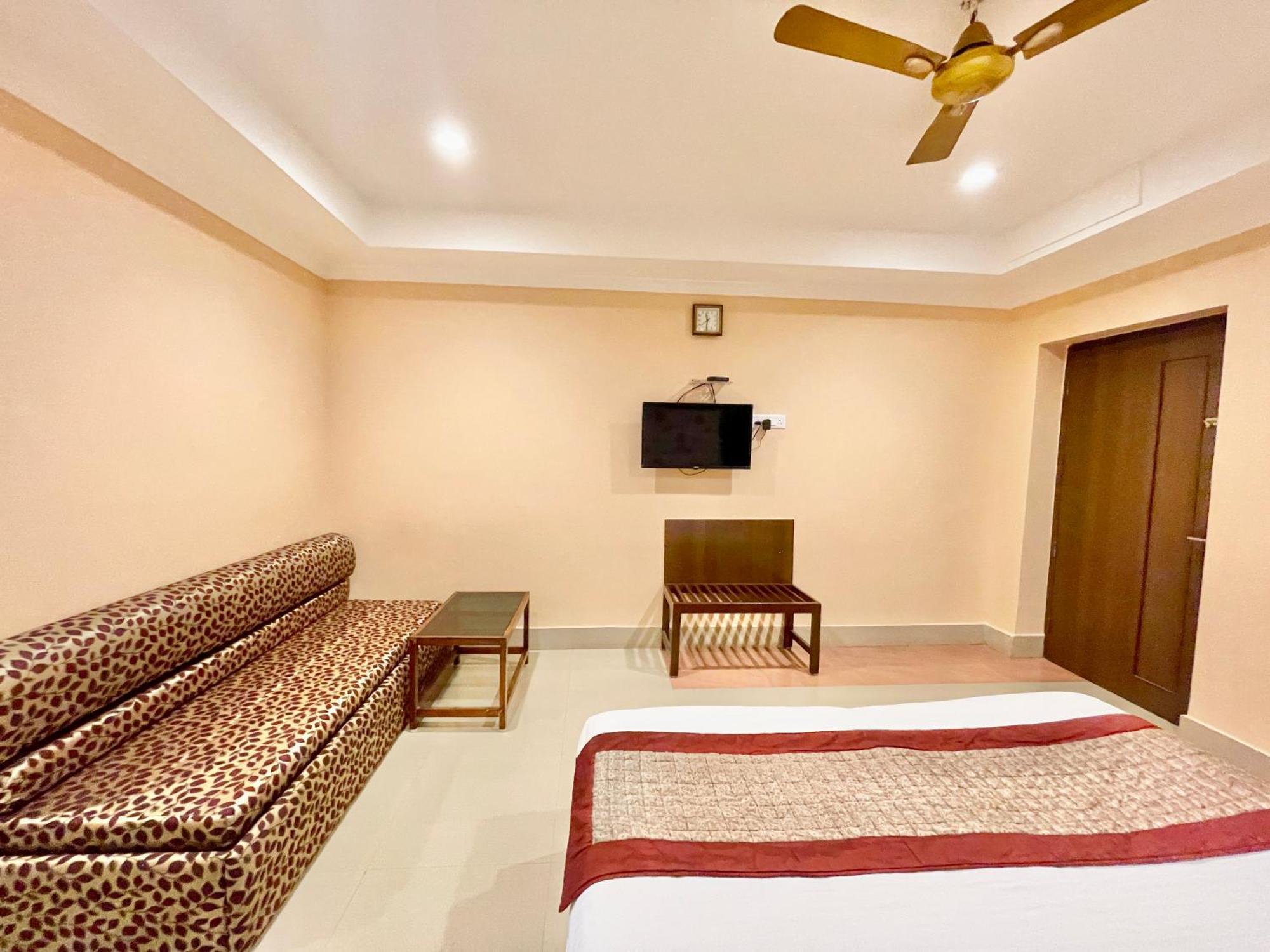 Hotel V-I Near Sea , Puri Private-Park -Gym-Spa Fully-Airconditioned-Hotel Lift-And-Parking-Facilities Breakfast-Included Exterior foto