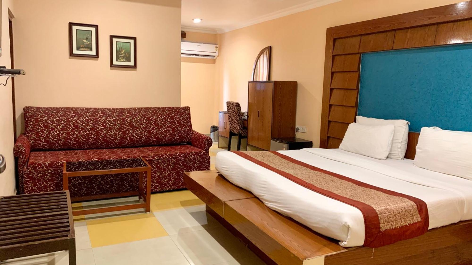 Hotel V-I Near Sea , Puri Private-Park -Gym-Spa Fully-Airconditioned-Hotel Lift-And-Parking-Facilities Breakfast-Included Exterior foto