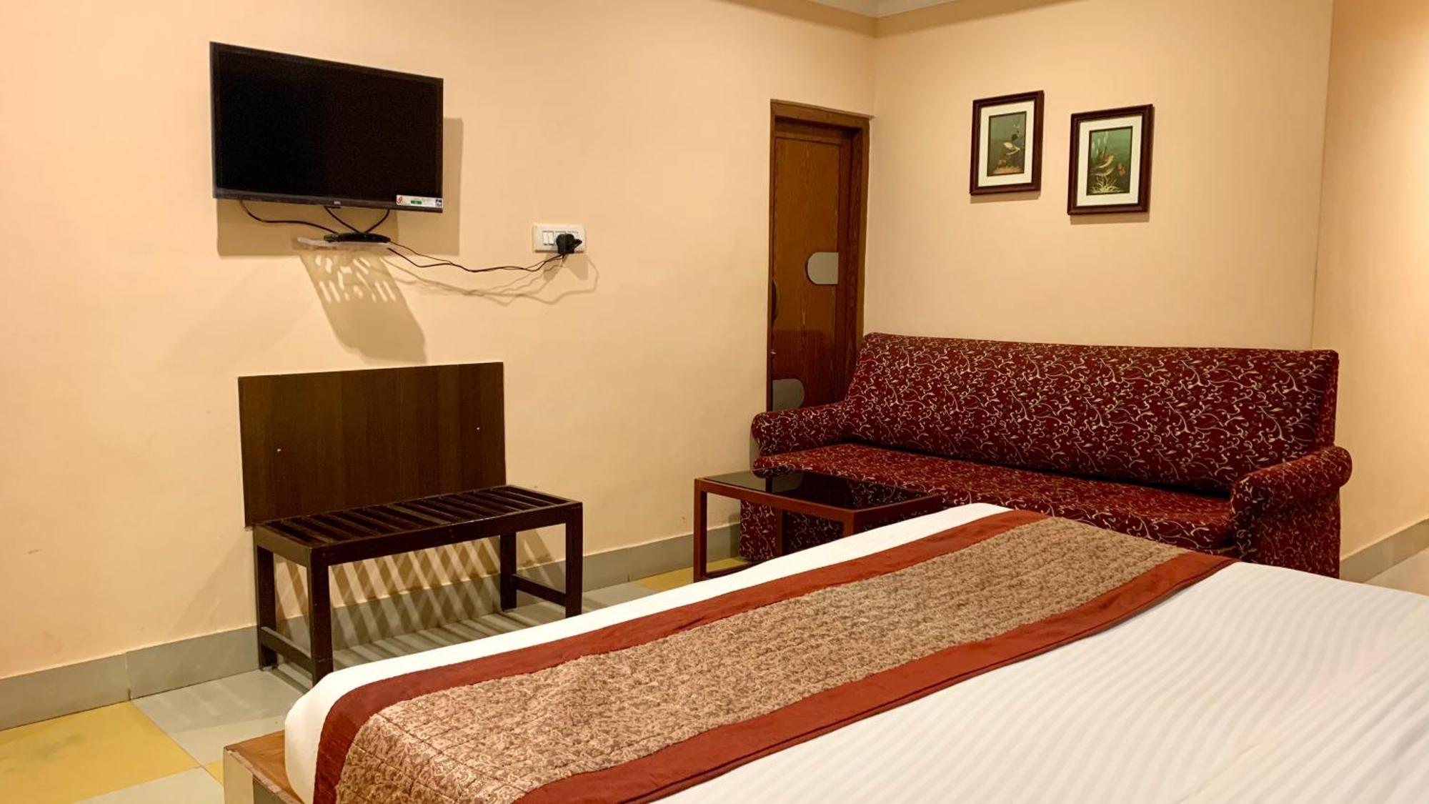 Hotel V-I Near Sea , Puri Private-Park -Gym-Spa Fully-Airconditioned-Hotel Lift-And-Parking-Facilities Breakfast-Included Exterior foto