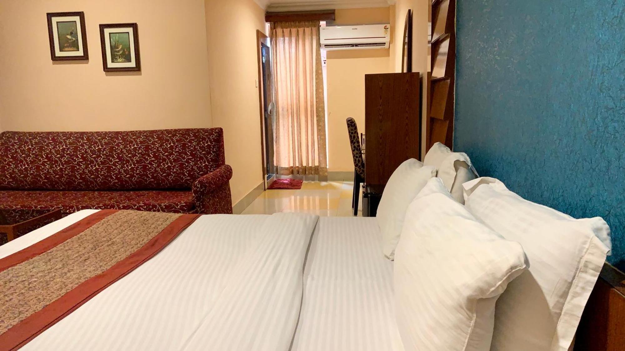 Hotel V-I Near Sea , Puri Private-Park -Gym-Spa Fully-Airconditioned-Hotel Lift-And-Parking-Facilities Breakfast-Included Exterior foto